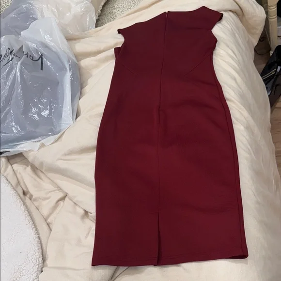 Elegant One Shoulder Dress in Deep Red - Picture 2 of 2